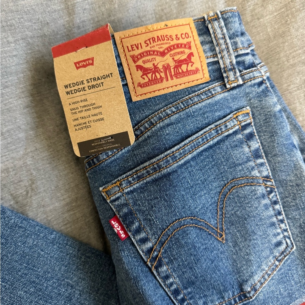NWT Levi’s Wedgie Straight - Light Medium Wash